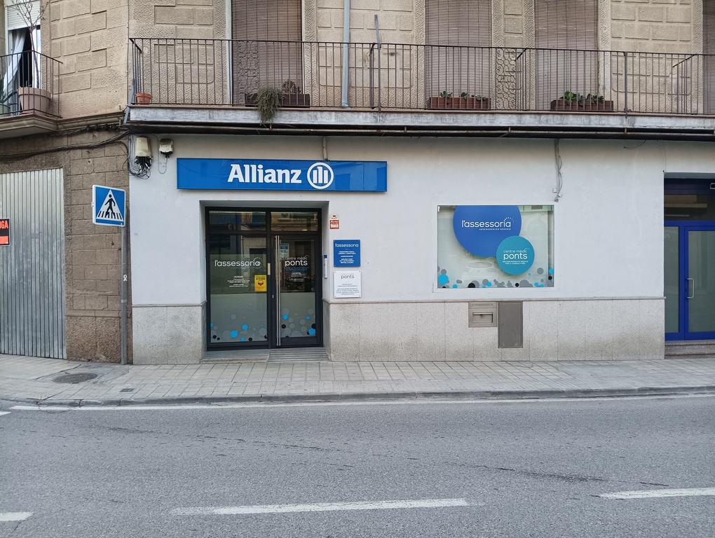 Fachada de instalaciones de Assessoria Marta Mascó con logo de Allianz
